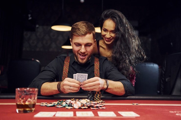77menang Slots, meja langsung dan slip pantas